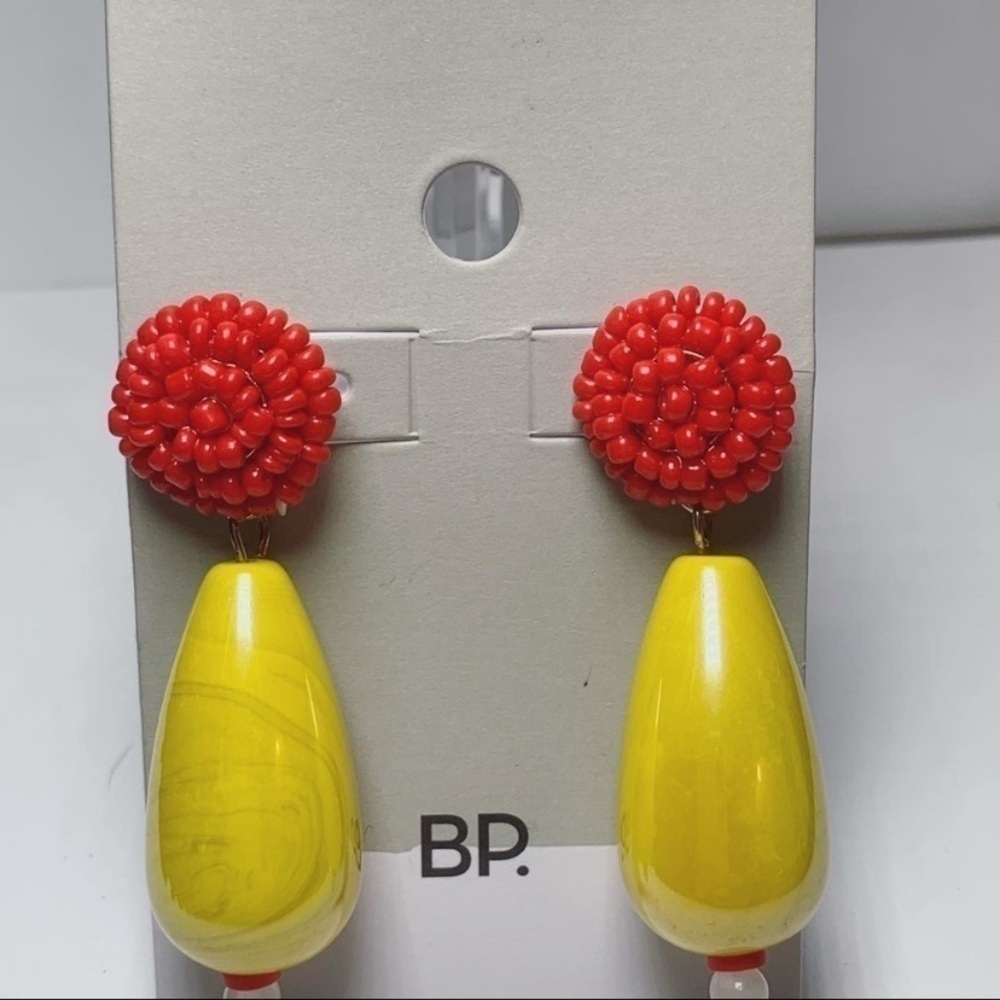 Red beaded earrings - Picture 2 of 2